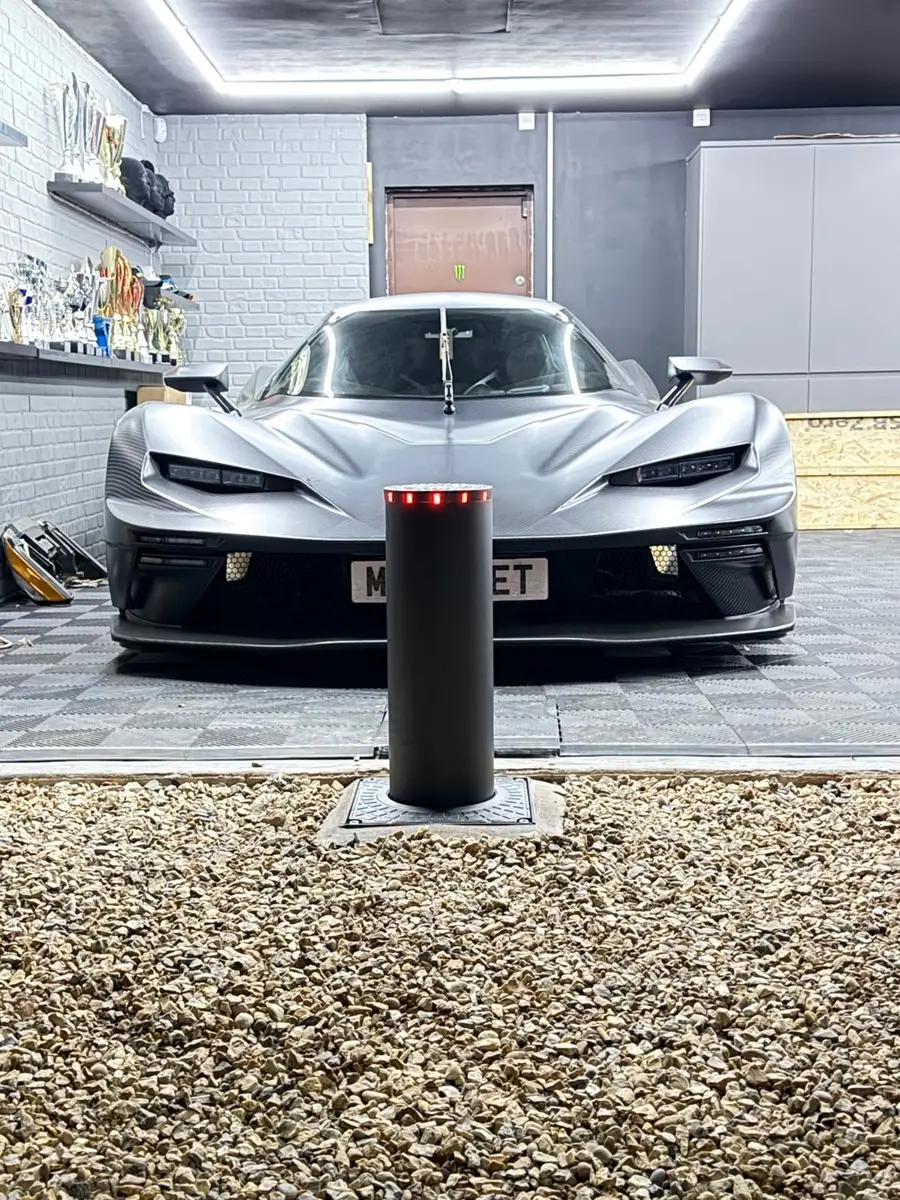 KTM protected by a rising bollard