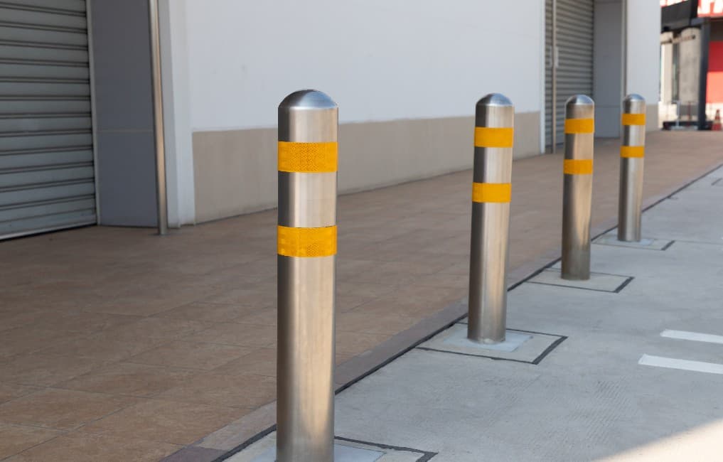 Guide to picking the right security bollards