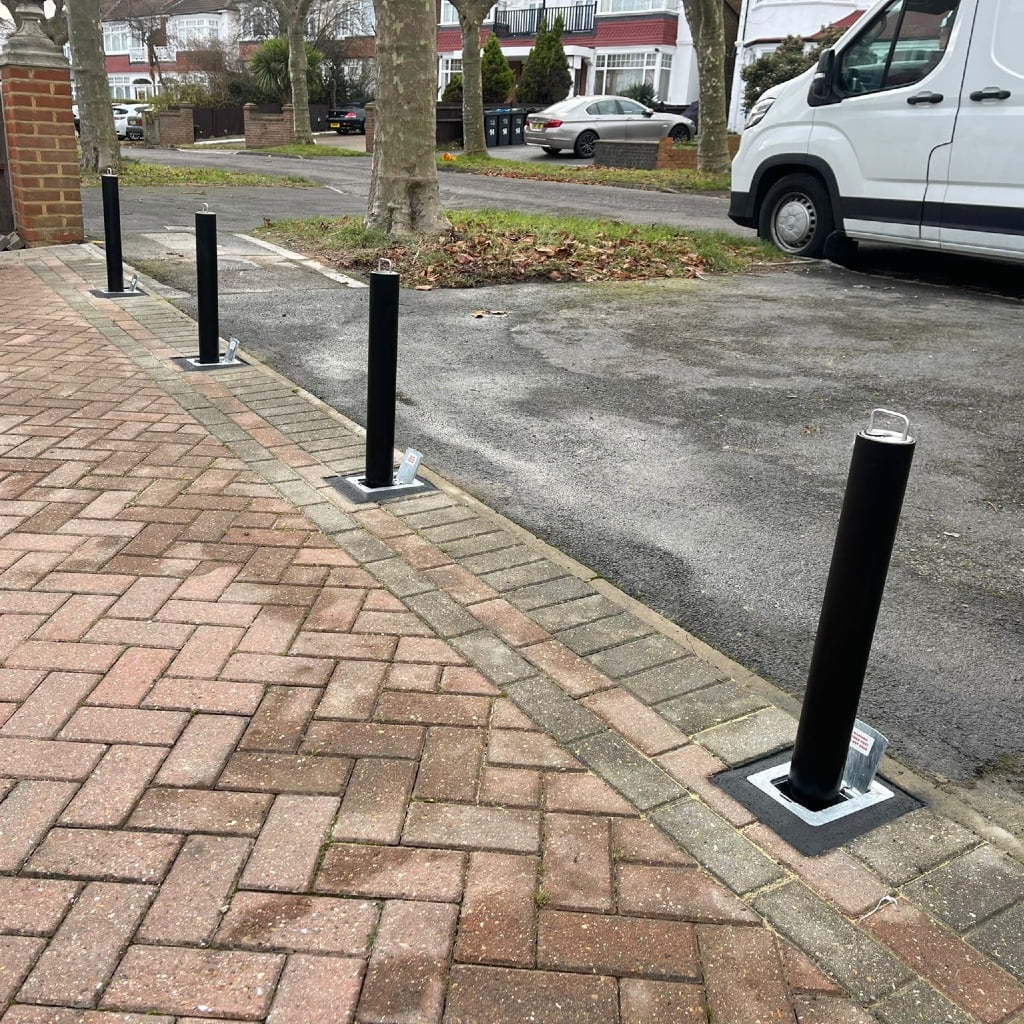 4 Black D4 Bollards