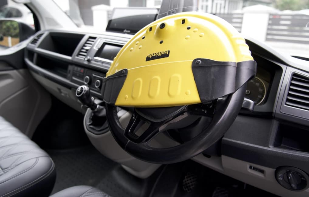 Steering wheel lock