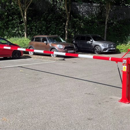 'Easy Lift' Arm Barrier with gas strut for effortless operation (2-8 Metres)
