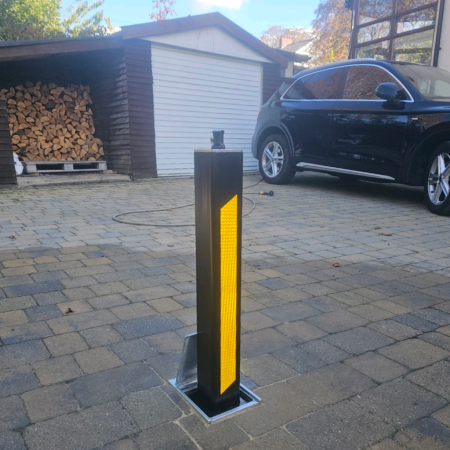90 Square HD Lift Assisted Telescopic Bollard (Black) (670mm) - Insurance Approved