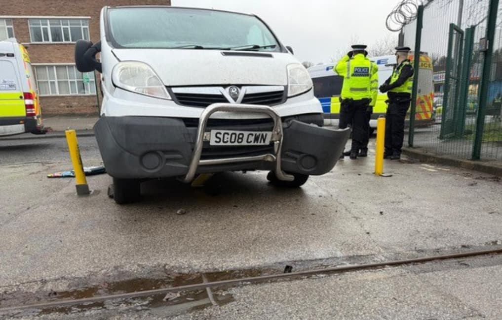 ram raiders crashed van