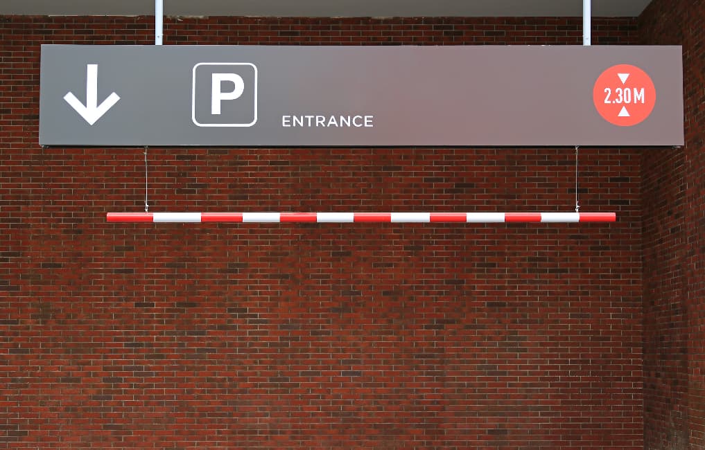 car park height restriction barrier