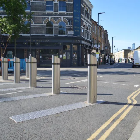 Truck Stopper RB003-40 PAS68 Rising Bollard - Crash Tested to stop a 7500kg vehicle @ 50mph