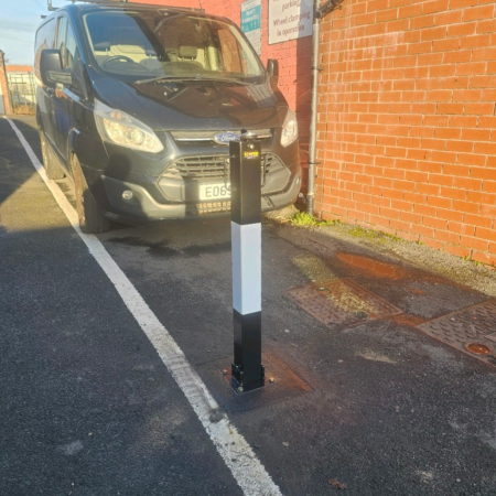SB25 Heavy Duty Fold Down Bollard (1000mm)